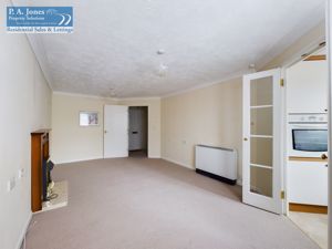 LIVING ROOM- click for photo gallery